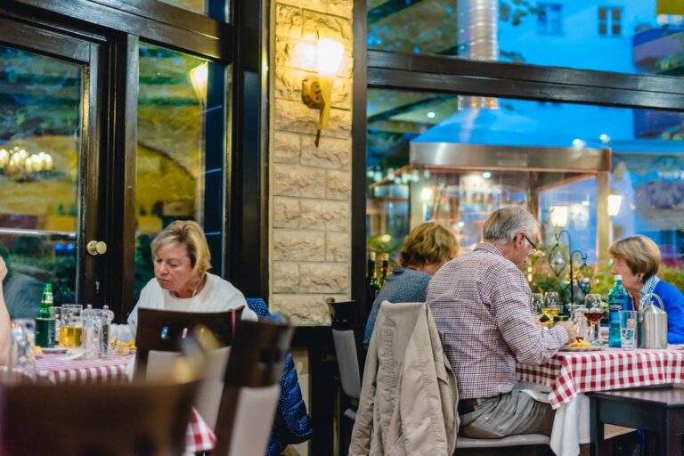 derkretaner-berlin-germany-restaurant-34.jpg